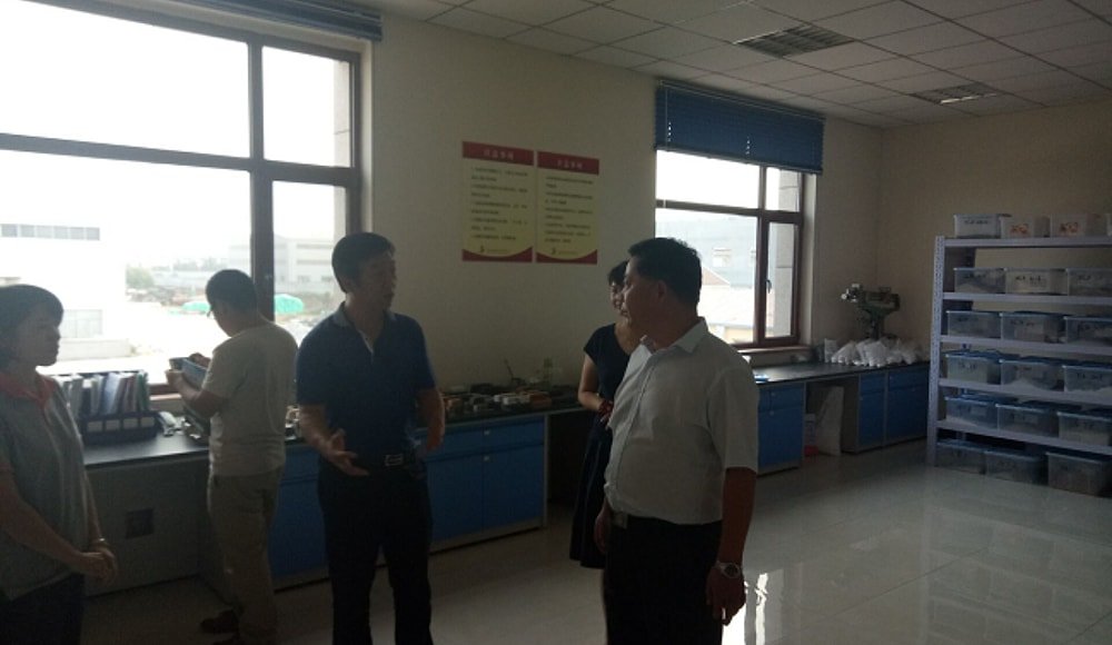 山東金美爾機電科技有限公司盧西俊總經(jīng)理參觀尊龍質(zhì)控部